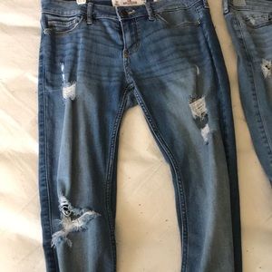HOLLISTER DISTRESSED JEANS